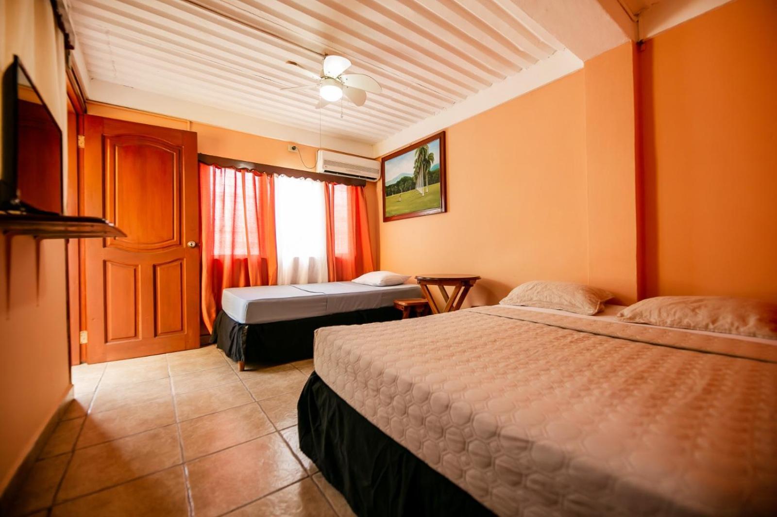 Hotel Bahia Тела Екстериор снимка