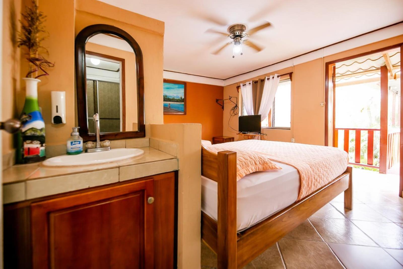 Hotel Bahia Тела Екстериор снимка
